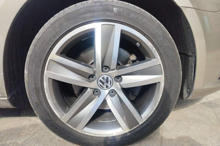 Used Volkswagen FAW-Volkswagen CC 2016 1.8TSI Prestige Model Right Front Wheel Hub