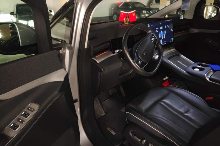 Used XPeng X9 2024 702 Ultra-Long Range Max
