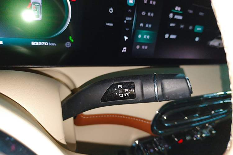 Used ORA Ballet Cat 2022 401 km Nutcracker Edition
