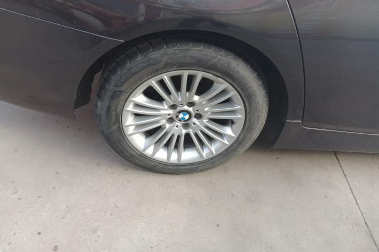 Used BMW 5 Series 2014 525Li Leading Model
