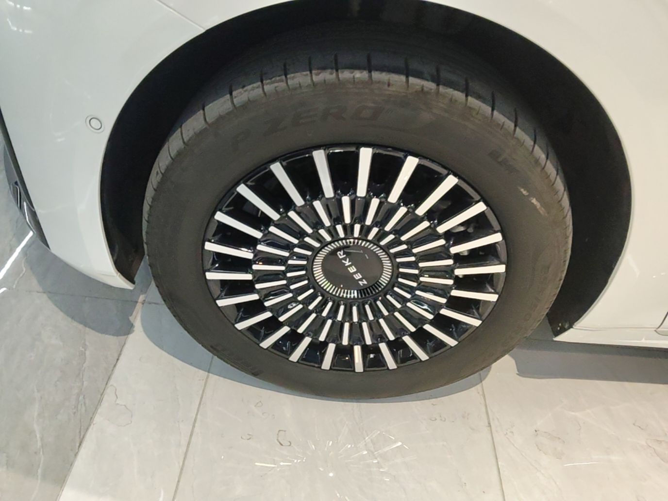 Zeekr 009 2024 Six-Seat Executive Version 4WD 108 kWh — снимка 10