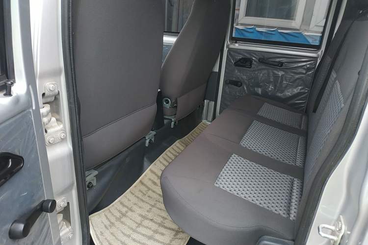 Used Wuling Zhiguang Small Truck 2023 1.5L Double-Cab LAR Left Rear Seat