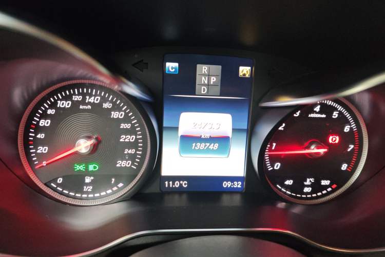 Used Mercedes-Benz GLC 2017 GLC 260 4MATIC Luxury Model Instrument Cluster