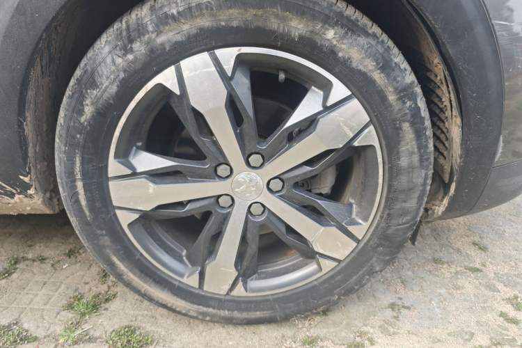 Used Peugeot 4008 2017 350THP Elite Edition Right Front Wheel Hub