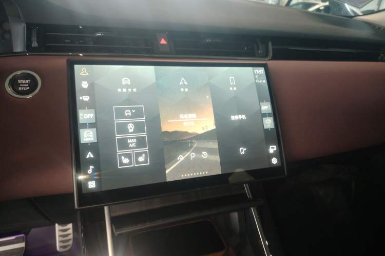 Used Land Rover Range Rover Evoque 2024 Aurora L 249 PS Prestige Light-Chasing Edition
