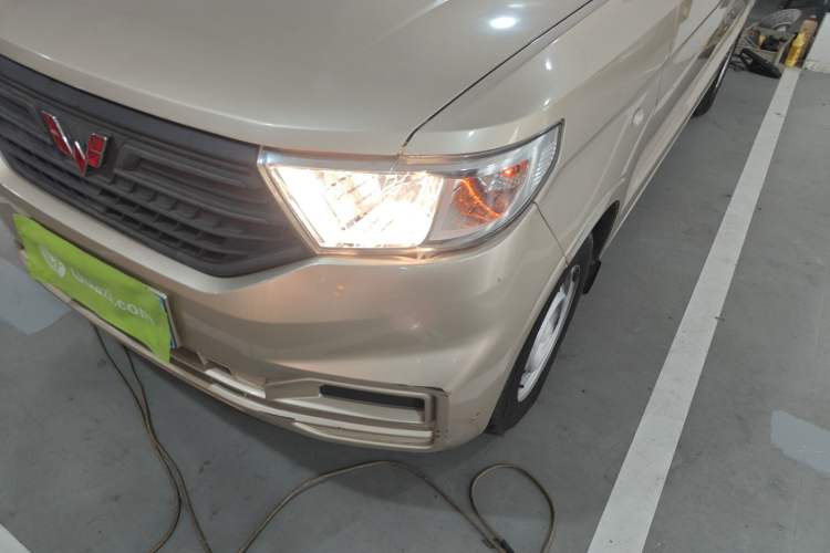 Used Wuling Hongguang V 2019 1.5L Jingqu Version China VI LAR Left Front Headlight