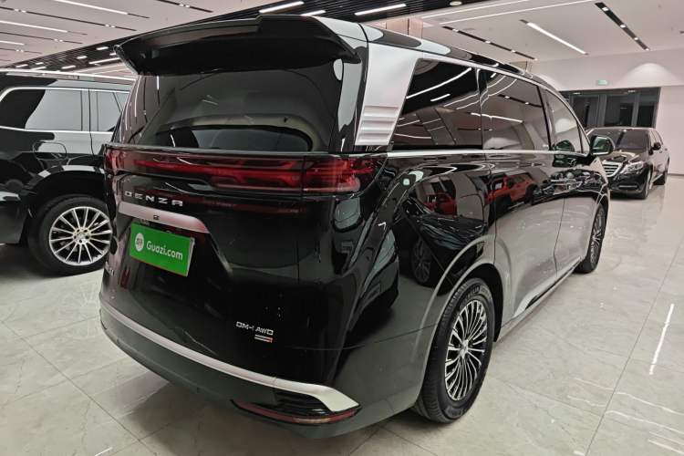 Used Denza D9 2025 DM-i Intelligent Drive 1020 Four-Wheel Drive Flagship Model