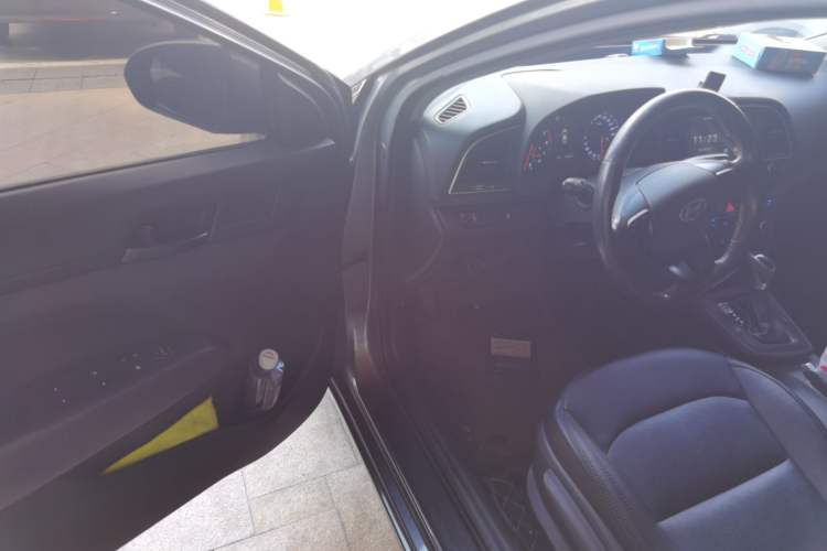 Used Hyundai Elantra (6th Generation / Lingdong) 2018 1.4T Dual-Clutch Xuan Dong · Dynamic Edition Interior 3