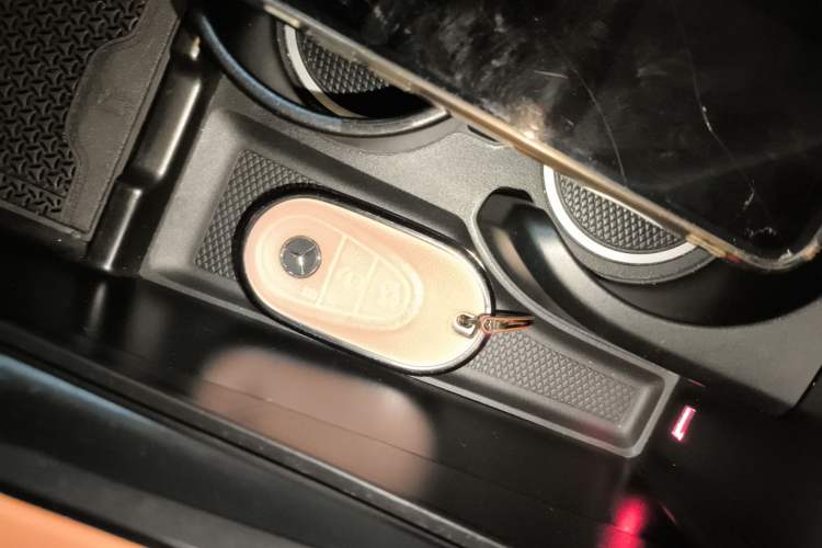 Used Mercedes-Benz GLC 2023 Facelifted GLC 300 L 4MATIC Luxury Version 5 Seats Vehicle Key