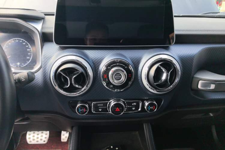 Used BAIC Off-Road BJ40 2021 2.0D Automatic Four-Wheel Drive Blade Hero Edition Adventurer Model (with Front and Rear Electronic Locks) Audio And AC Panel