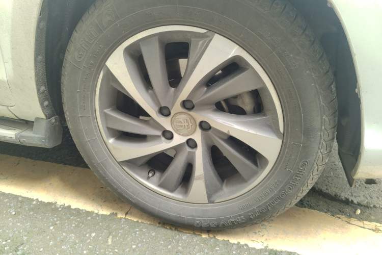 Used BYD Song 2016 2.0TID Automatic Prestige Edition Right Front Wheel Hub