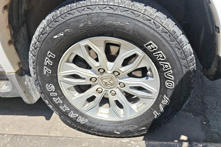 Used JMC Yusheng S350 2013 2.4T Automatic 2WD Diesel Luxury Edition 5 Seats Right Front Wheel Hub