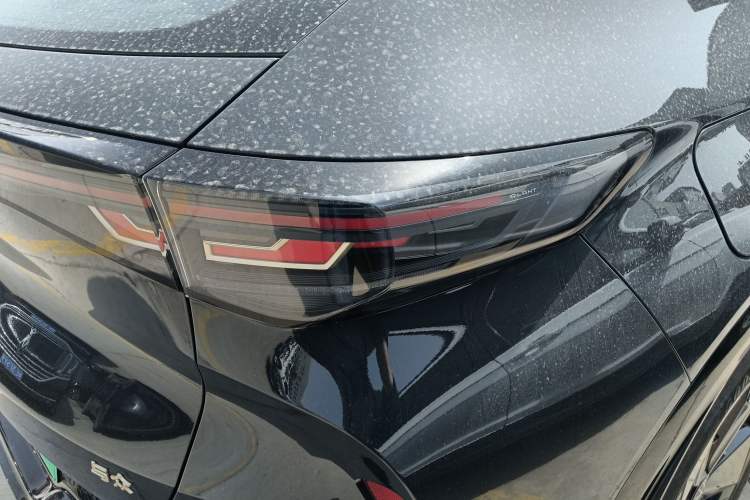 Used Volkswagen ID.UNYX 2024 Pro Long-Range Version Right Rear Taillight