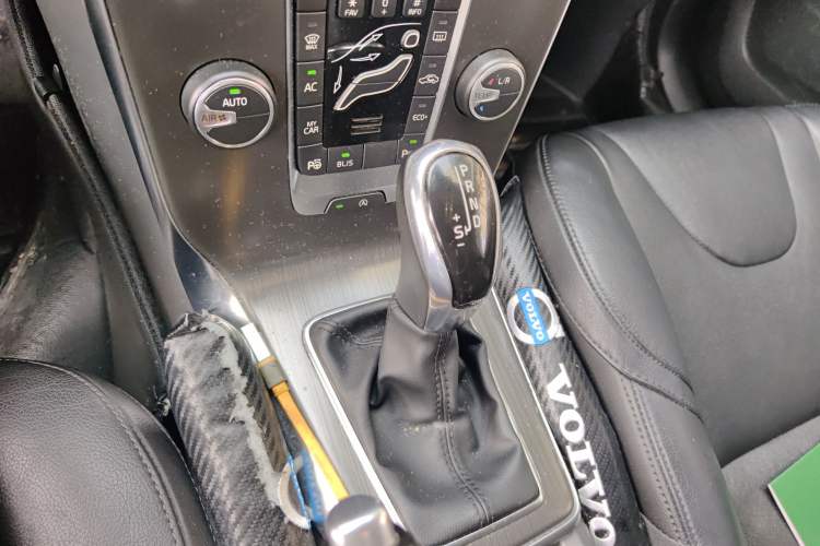 Used Volvo V40 2016 T4 Smart Luxury Edition