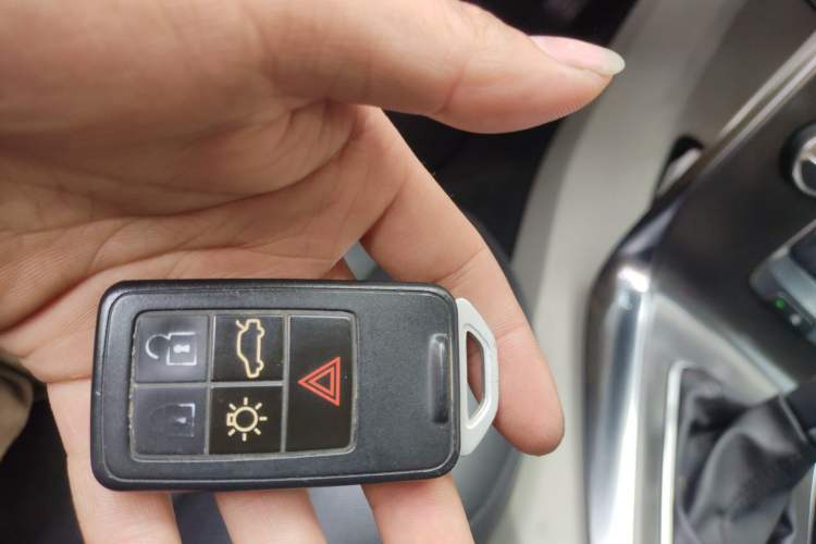 Used Volvo V40 2015 1.6T Zhiyi Edition Vehicle Key