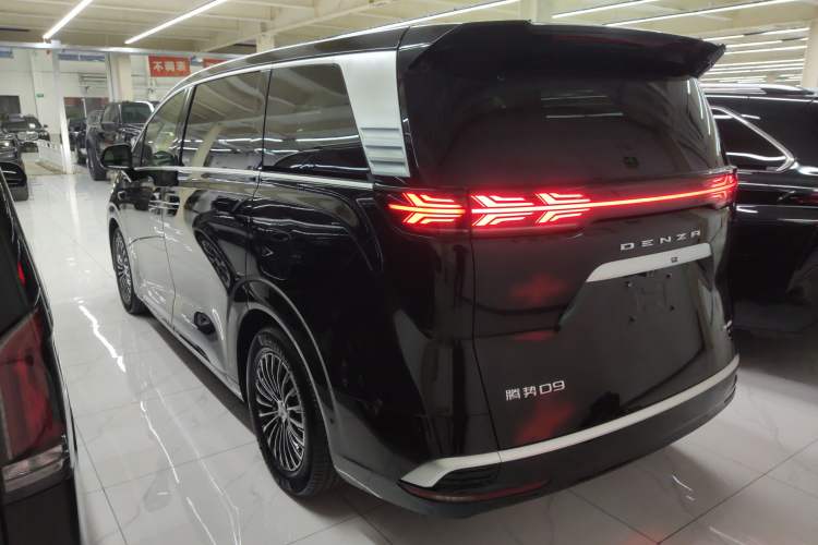 Used Denza D9 2025 DM-i Smart Drive 1020 Four-Wheel Drive Premium Model