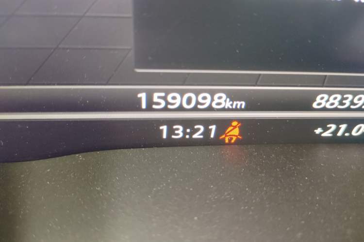 Used Audi A4L 2018 30th Anniversary Edition 40 TFSI Fashion Model Odometer Close Up