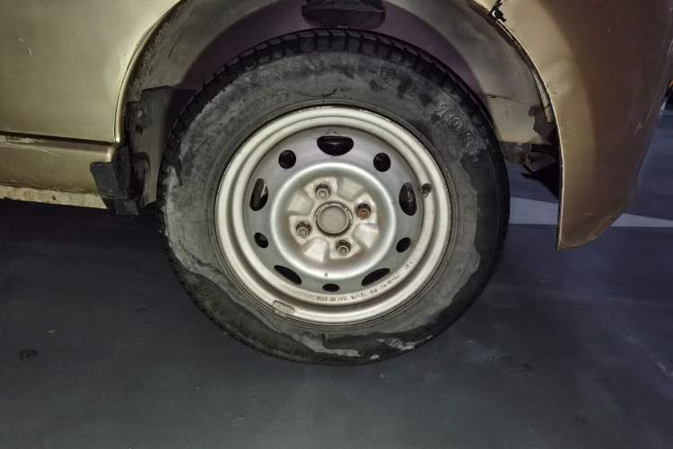 Used BAIC Weiwang 205 2013 1.0L Joy version Right Front Wheel Hub