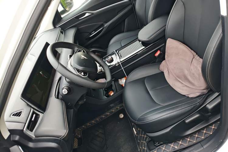 Used NETA U 2023 NETA U-Ⅱ Challenge Edition 400 U Show – Lithium Iron Phosphate Left Front Seat