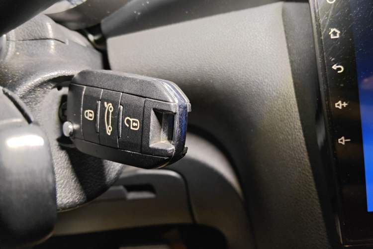 Used Peugeot 3008 2015 2.0L Automatic Trend Edition