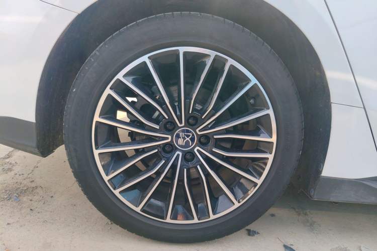 Used BYD Han 2022 DM-i 121KM Prestige Model Right Rear Wheel Hub