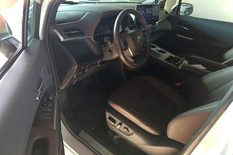 Used Toyota Granvia 2023 2.5L Hybrid Flagship VIP Edition
