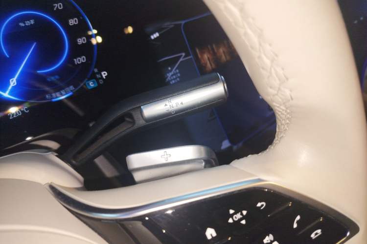 Used Mercedes-Benz EQS SUV 2023 450 4MATIC Pioneer Edition Gear Lever