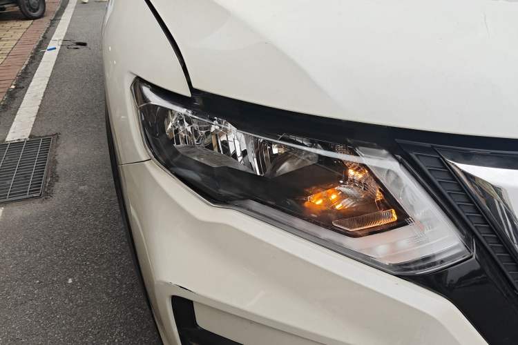 Used Nissan X-Trail 2019 2.0L CVT Smart Connect Comfort Edition 2WD Right Front Headlight