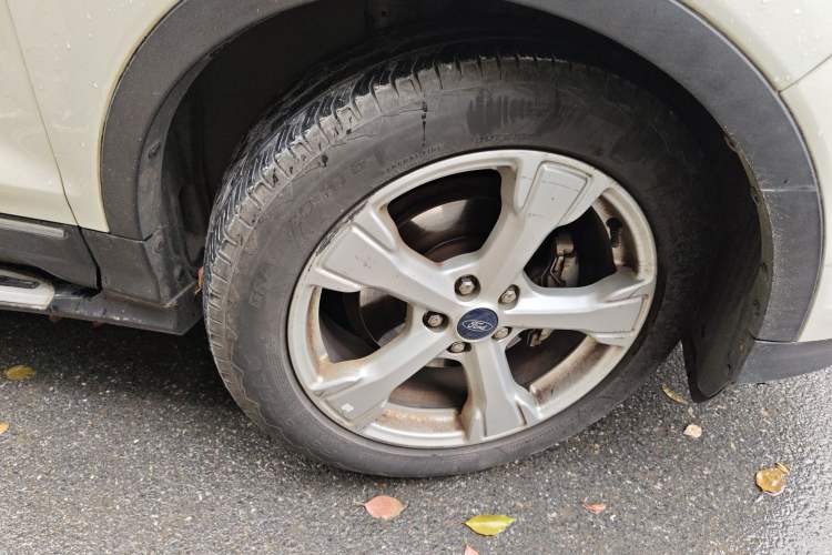 Used Ford Kuga 2018 Facelifted EcoBoost 180 Two-Wheel Drive Luxury Wing Edition Right Front Wheel Hub