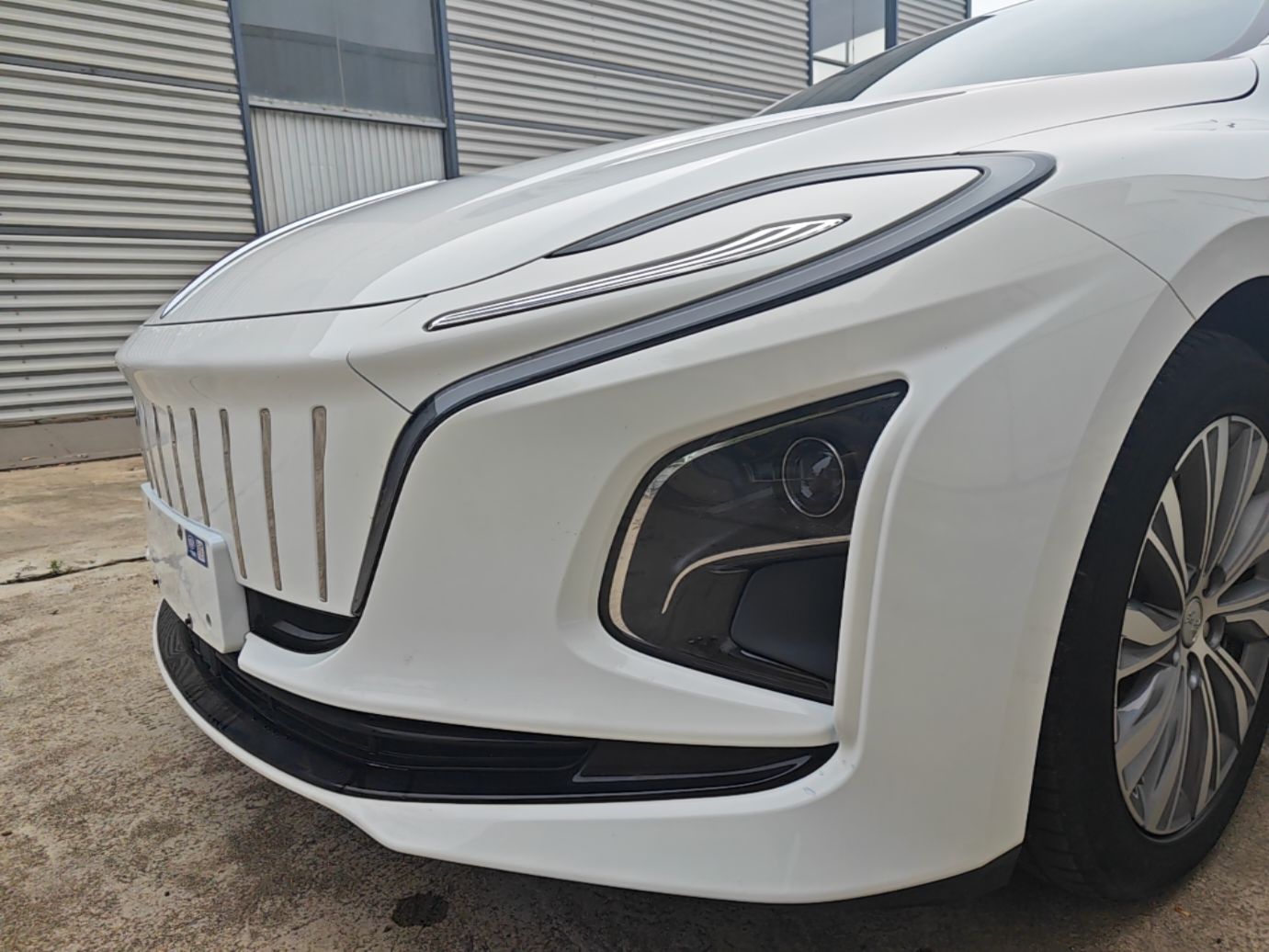 Hongqi E-QM5 2023 620km PLUS — снимка 8