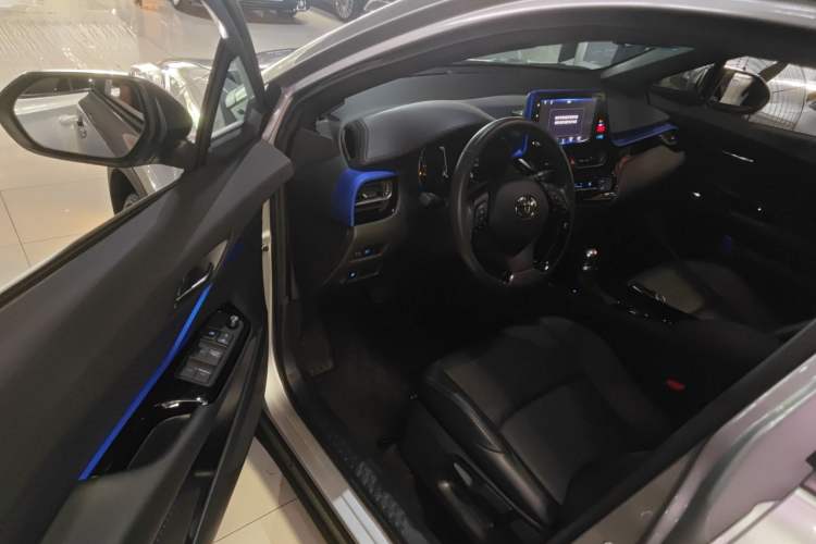 Used Toyota IZOA 2018 2.0L Yichi Version China VI Standard