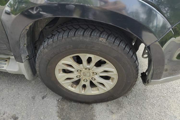 Used JMC Yusheng S350 2013 2.4T Automatic 2WD Diesel Luxury Edition 5 Seats
