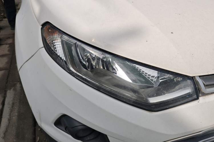 Used Ford EcoSport 2013 1.5L Automatic Fashion Model Right Front Headlight