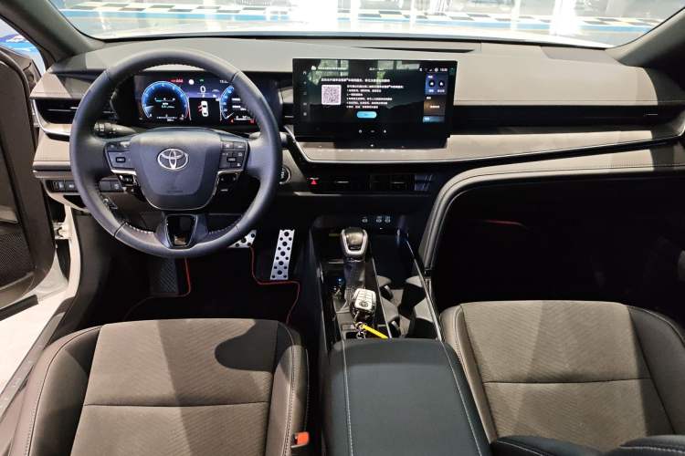 Used Toyota Camry 2026 Model 2.0S Sport Edition Center Console