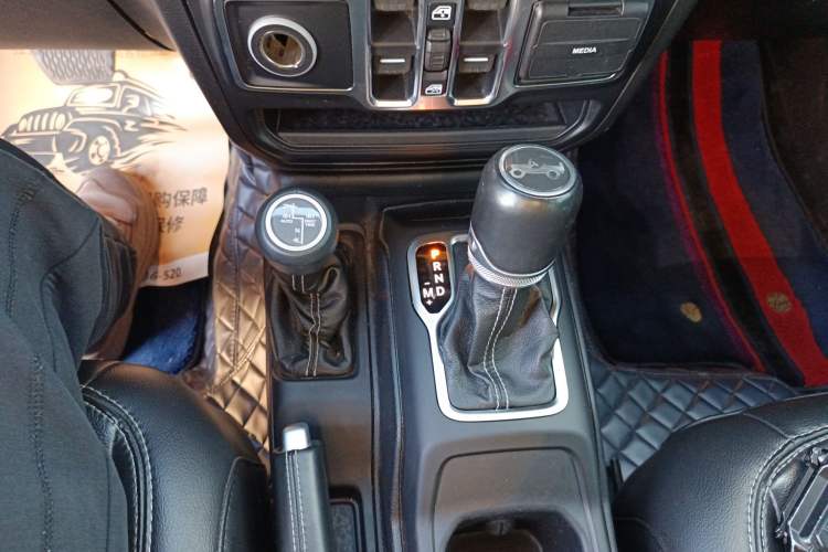 Used Jeep Wrangler 2019 2.0T Sahara Four-Door Version China VI Emission Standard
