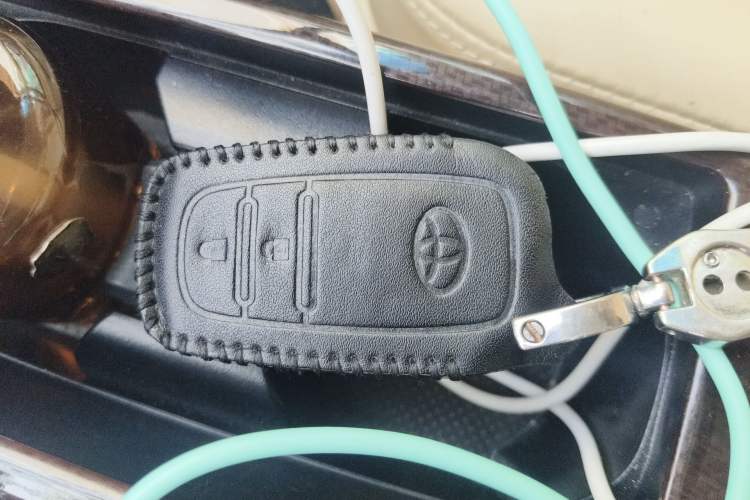 Used Toyota Camry 2015 Dual-Engine 2.5 HG Luxury Navigation Edition Vehicle Key