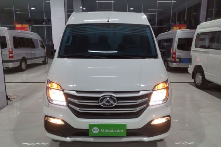 Used SAIC MAXUS Xintu V80 2025 Value Edition City Distribution King 2.0T Manual Long Wheelbase Mid-Roof 127 Ps 3 Seats