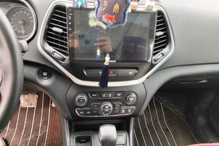 Used Jeep Cherokee 2019 2.0T 2WD Enjoyment Edition China V