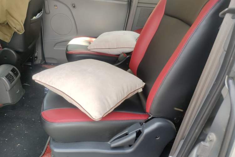 Used Dongfeng Shuaike 2013 Revised Version 1.5L Manual Comfort Trim 7 Seats China IV Standard Left Rear Seat