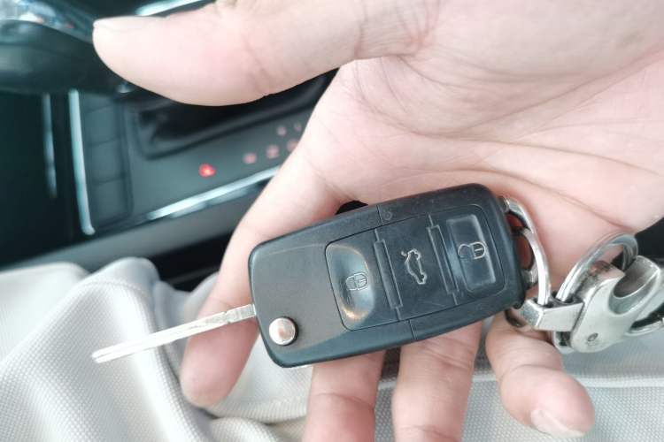 Used Volkswagen Sagitar 2016 230TSI 25th Anniversary Edition Vehicle Key