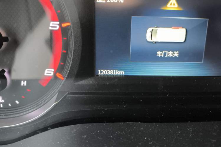 Used SAIC MAXUS Xintu V90 2022 2.0T Manual VAN Rear-Drive Extended Wheelbase High Roof with Dual Rear Tires 3-Seater
