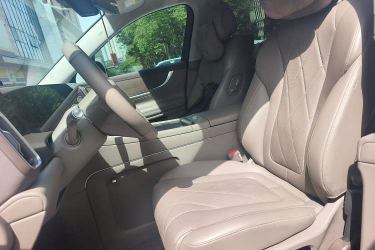 Used Hima AITO M9 2024 Range-Extended Ultra Version 52 kWh 5-Seater Model Left Front Seat