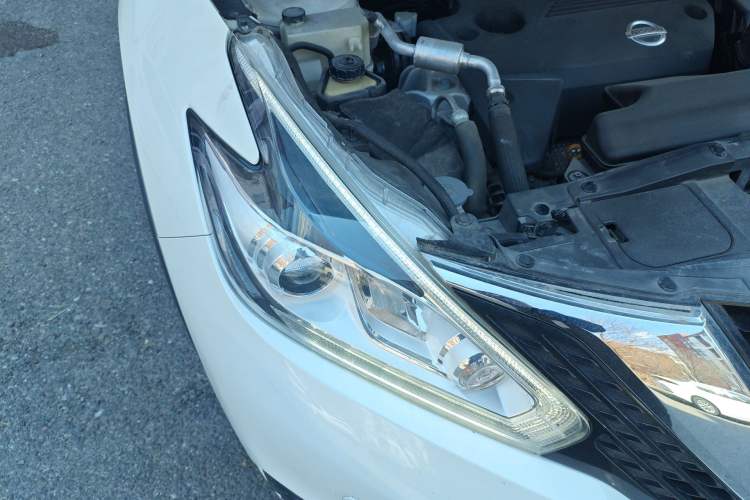 Used Nissan Murano 2021 2.5L XL Two-Wheel Drive Smart Connect Luxury Edition Right Front Headlight