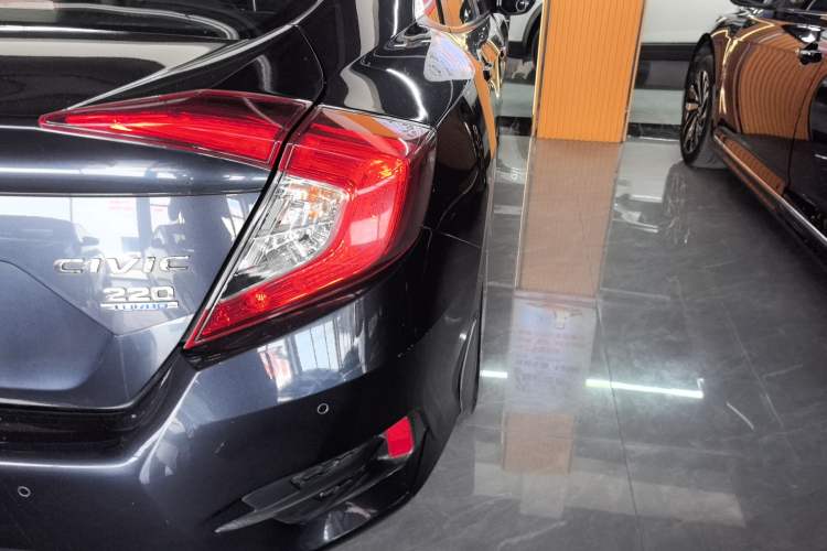 Used Honda Civic 2016 220TURBO CVT Luxury Edition
