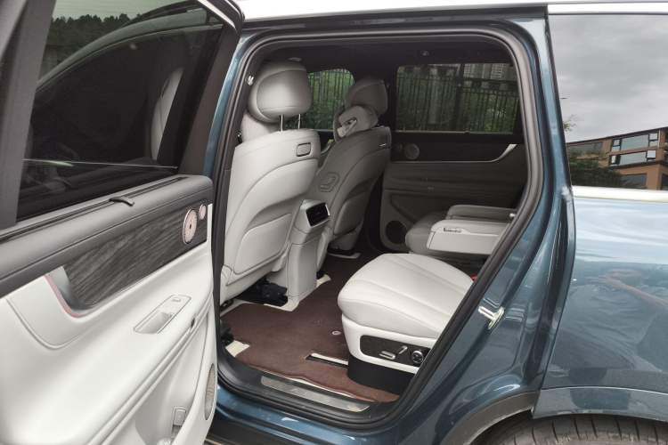 Used Hima AITO M9 2024 All-Electric Max Version 100 kWh 6-Seater