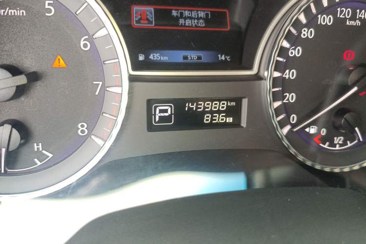 Used Infiniti QX60 2014 3.5L Four-Wheel Drive All-Terrain Version Odometer Close Up