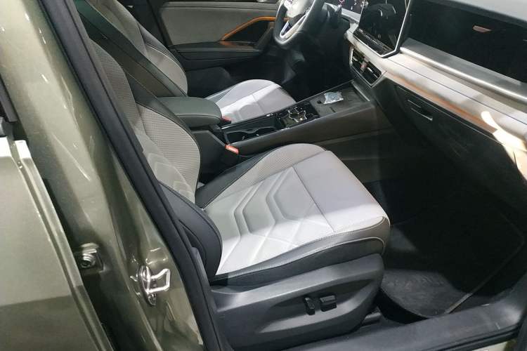 Used Volkswagen Tayron 2025 Tiguan L 380TSI 4Motion Luxury Easy Package