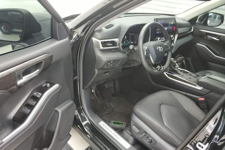 Used Toyota Highlander 2024 2.5L Smart Electric Hybrid Dual-Motor Two-Wheel-Drive Prestige Version 7 Seats