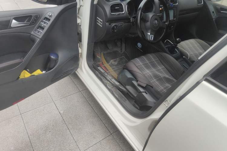 Used Volkswagen Golf 2012 1.6 Manual Comfort Edition Driver Seat