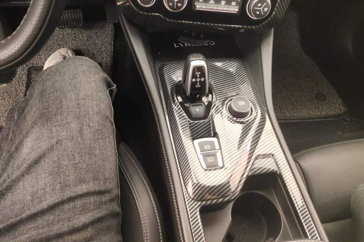 Used Lynk & Co 03 2022 2.0TD DCT JingPro Gear Lever